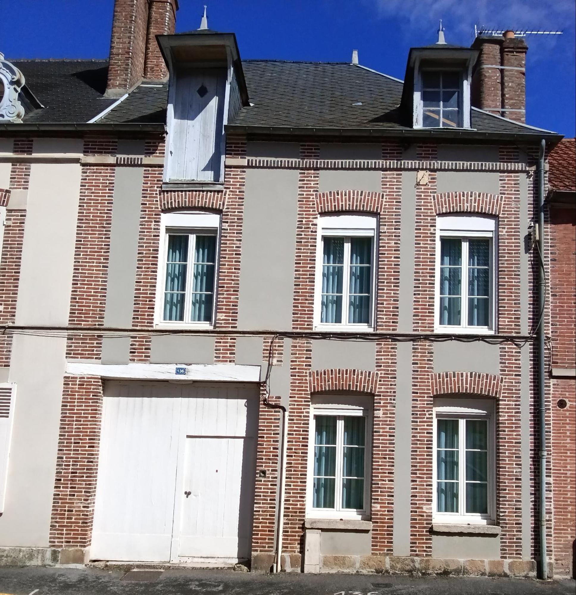 Appartement Au Coeur Du Patrimoine Sezannais Sezanne Luaran gambar